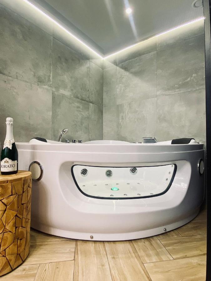 Apartment Premium Jacuzzi For Couples, Old Town Krasków Exterior foto