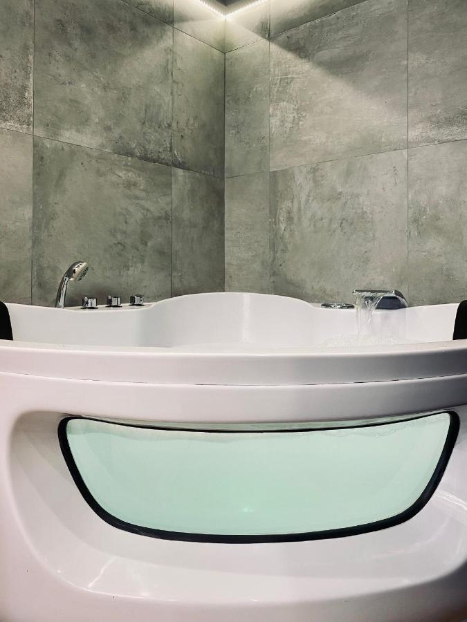 Apartment Premium Jacuzzi For Couples, Old Town Krasków Exterior foto