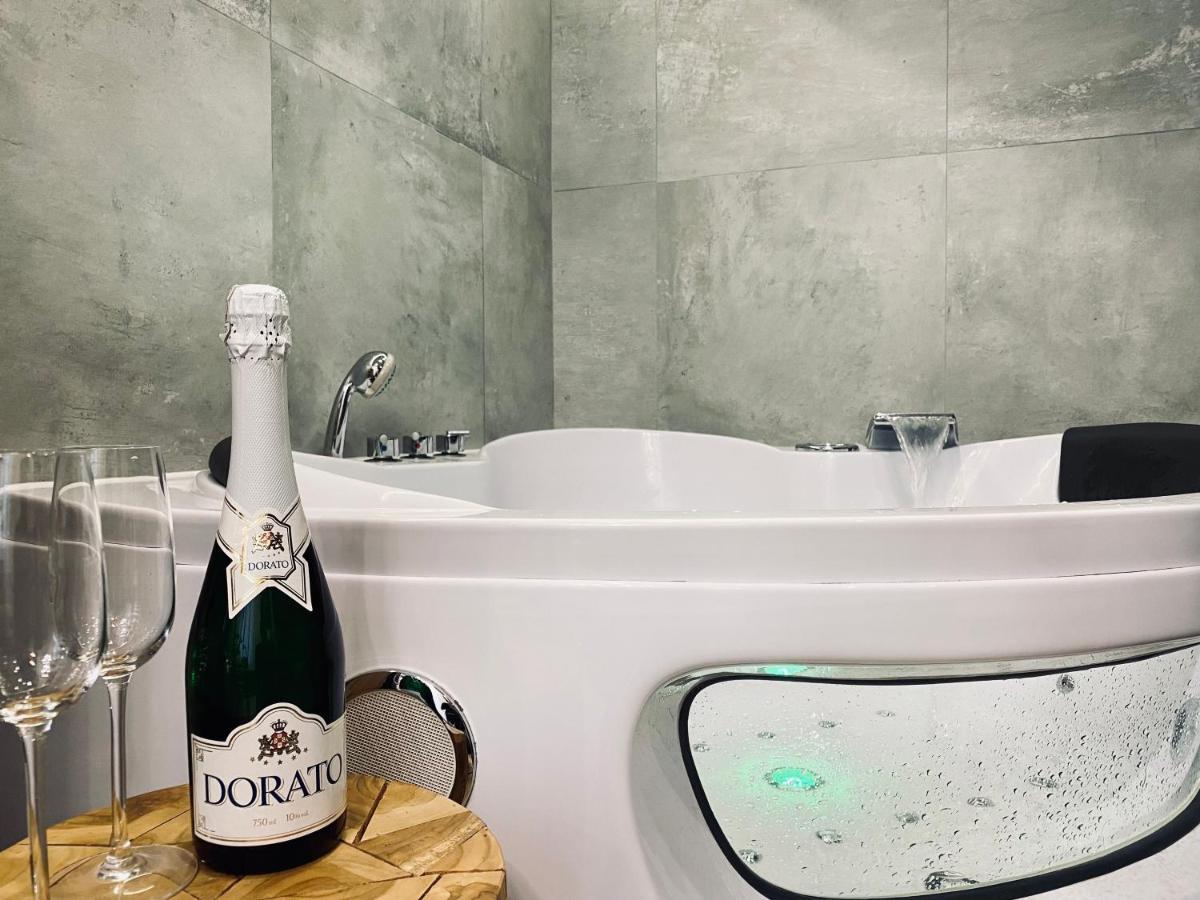 Apartment Premium Jacuzzi For Couples, Old Town Krasków Exterior foto