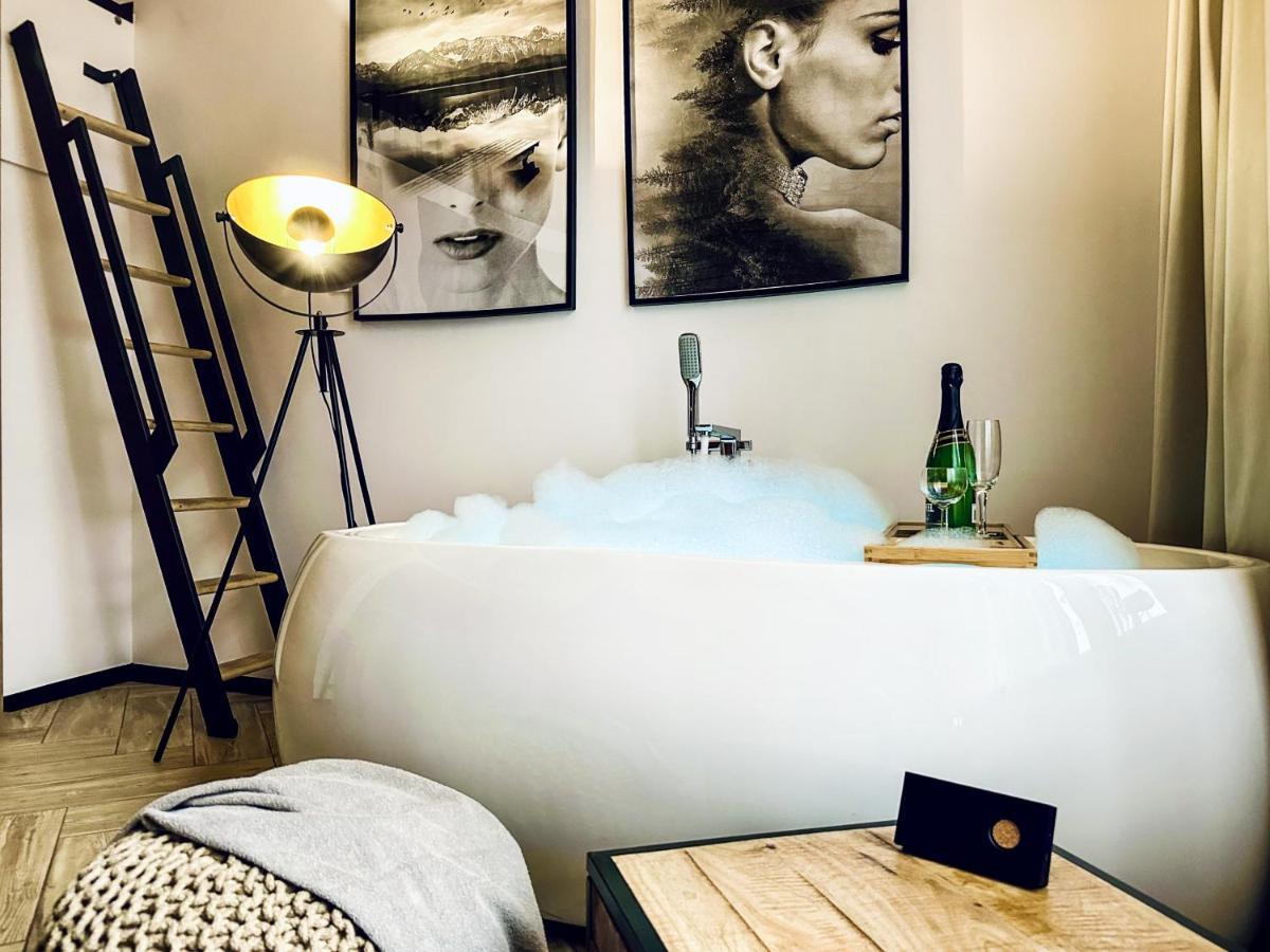 Apartment Premium Jacuzzi For Couples, Old Town Krasków Exterior foto
