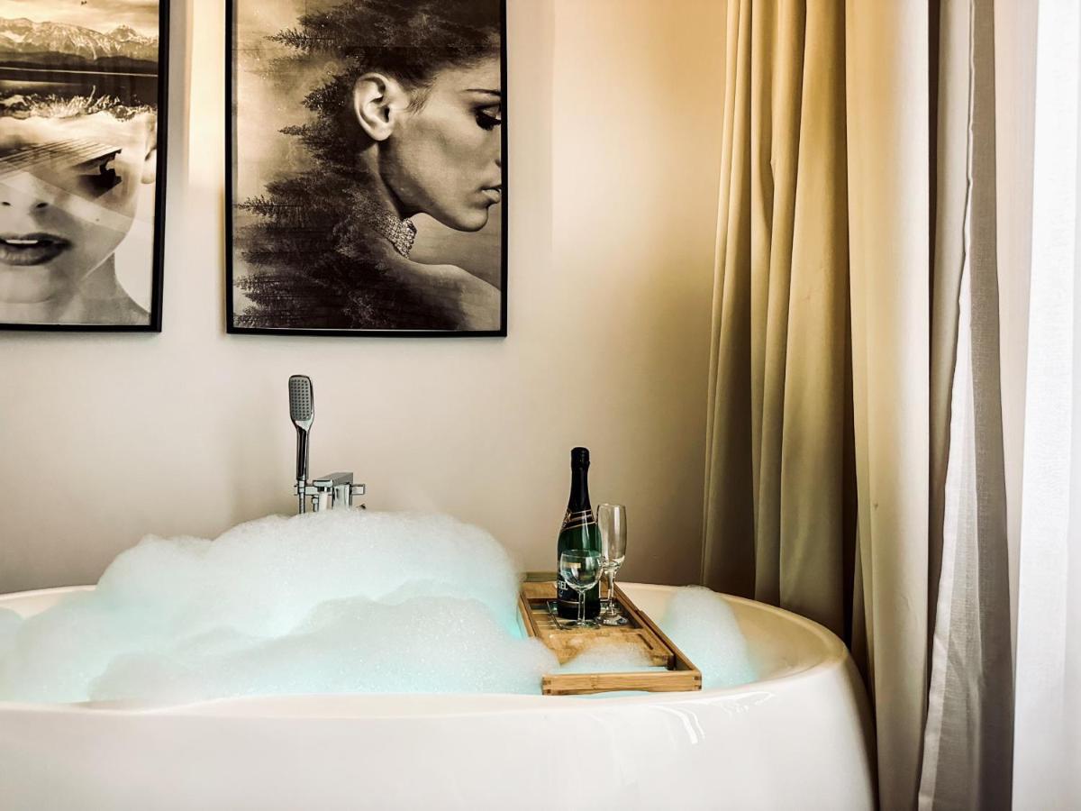 Apartment Premium Jacuzzi For Couples, Old Town Krasków Exterior foto