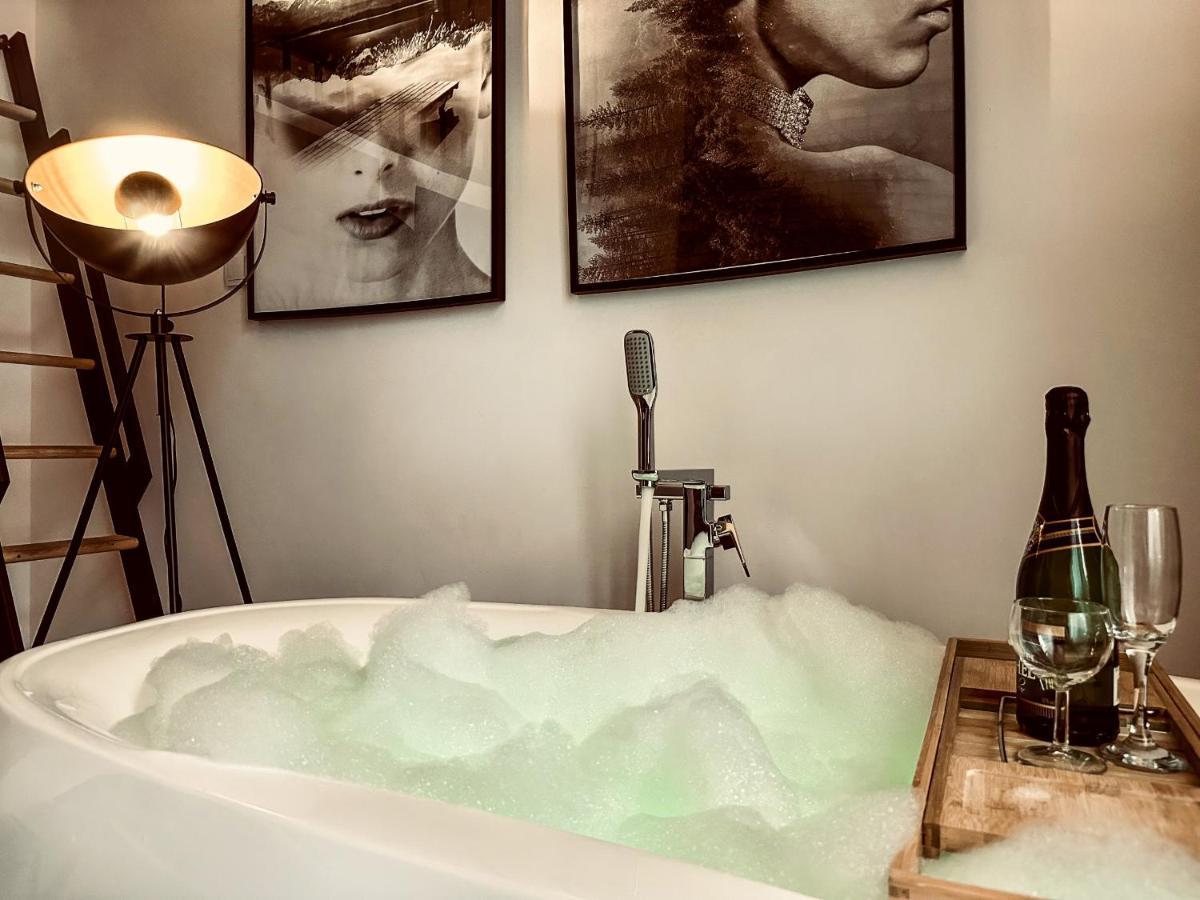 Apartment Premium Jacuzzi For Couples, Old Town Krasków Exterior foto